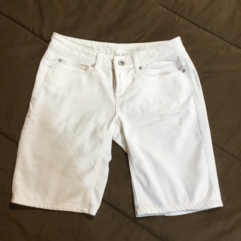 White denim Bermuda shorts EUC